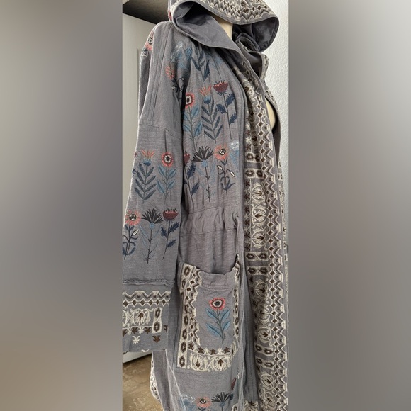 BIYA long Hooded Coat - Picture 4 of 7